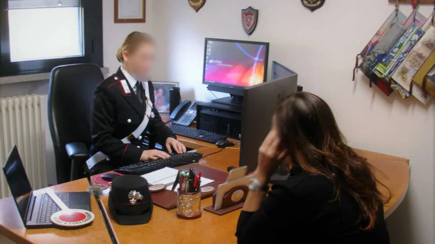 carabinieri donna che denuncia