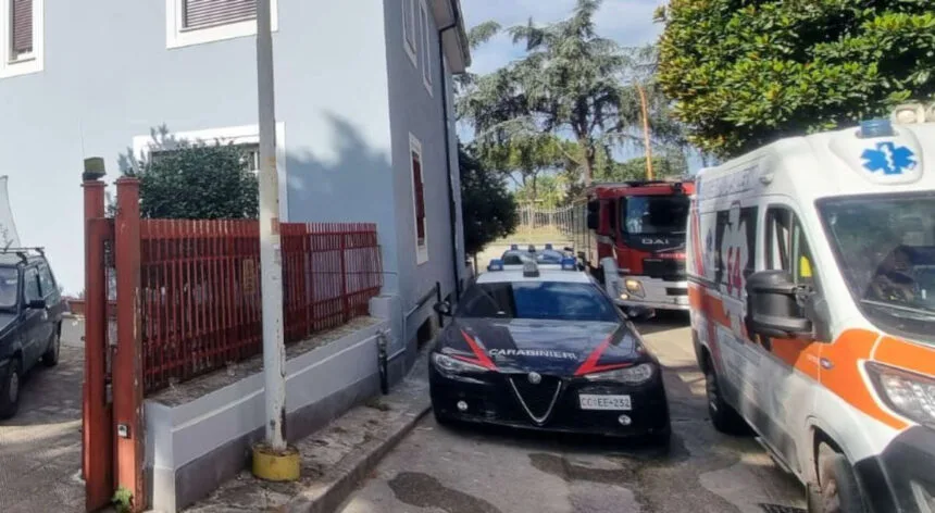 stabile in fiamme orta di atella
