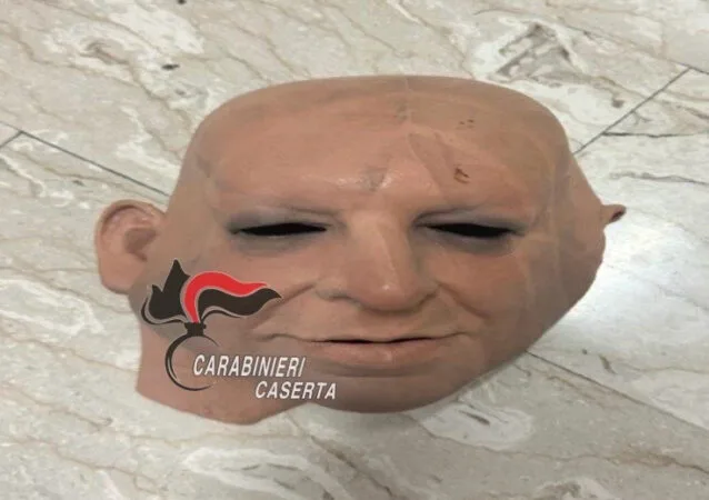 Rapina a gioielleria con 63mila euro di bottino, 5 misure cautelari 2 maschera rapina gioielleria marcianise.webp