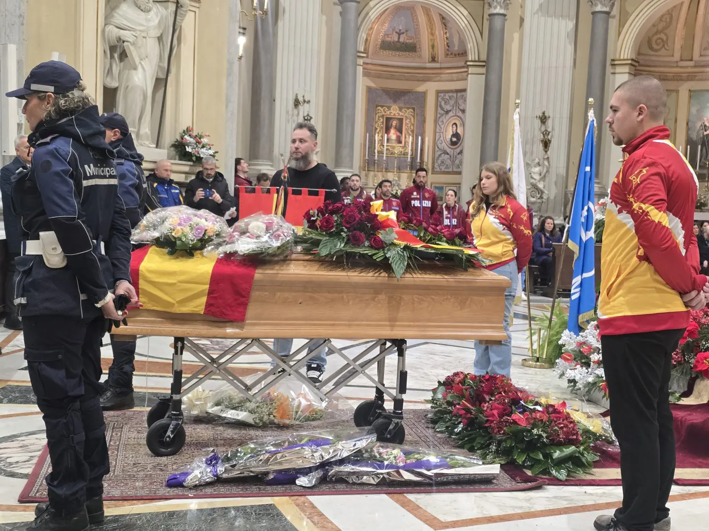 Napoli saluta Davide Tizzano, folla e commozione ai funerali del campione olimpico e presidente della Federcanottaggio 3 20251230 171623