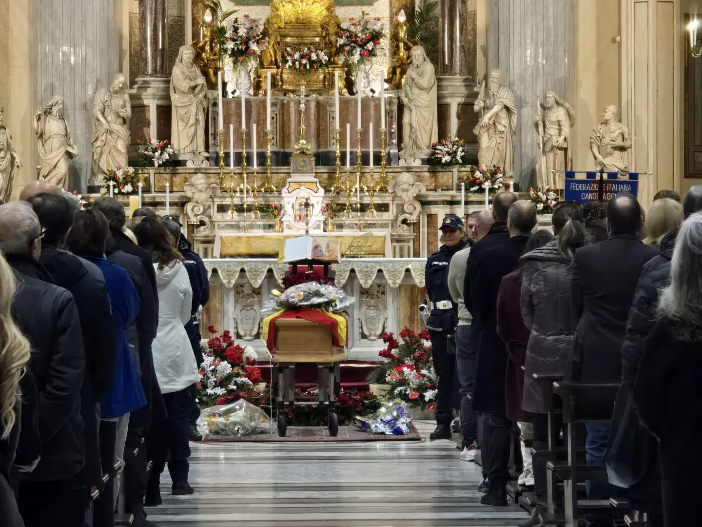 Napoli saluta Davide Tizzano, folla e commozione ai funerali del campione olimpico e presidente della Federcanottaggio 4 20251230 175000