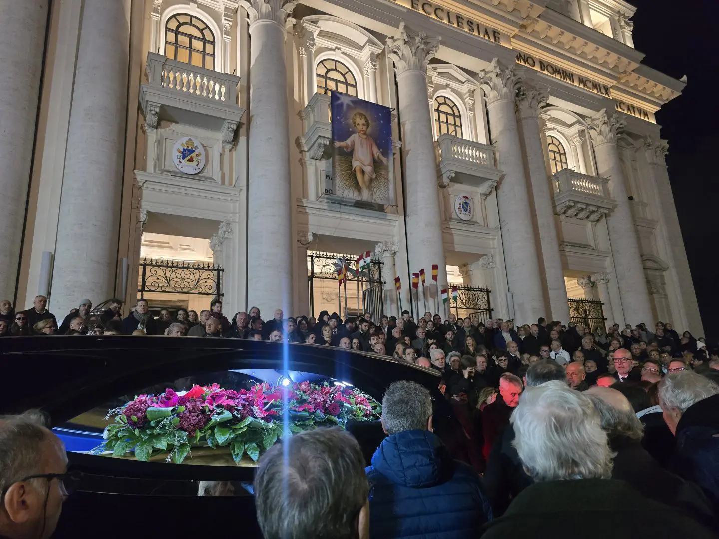 Napoli saluta Davide Tizzano, folla e commozione ai funerali del campione olimpico e presidente della Federcanottaggio 2 20251230 180630