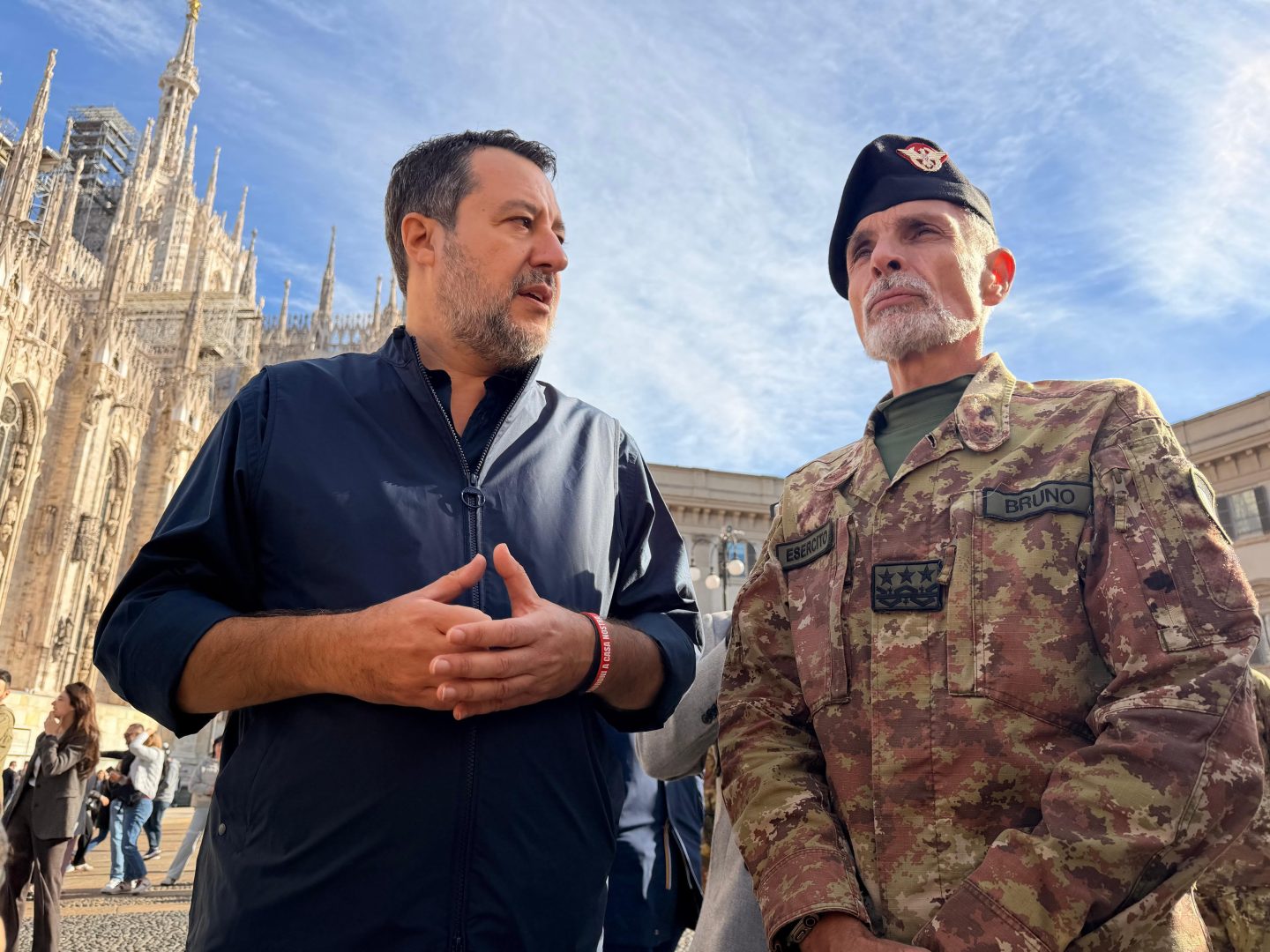 Sopralluogo di Matteo Salvini in centro a Milano nelle zone colpite da violenze e saccheggi 4 Salvini 2